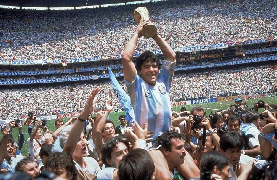 Diego Armando Maradona: il migliore in assoluto. Un mito vero per gli argentini e non solo. Con l&#39;albiceleste vince il Mondiale del 1986 (Messico) e l&#39;argento a Italia 90. Per lui 91presenze e 34 gol. Che spettacolo!